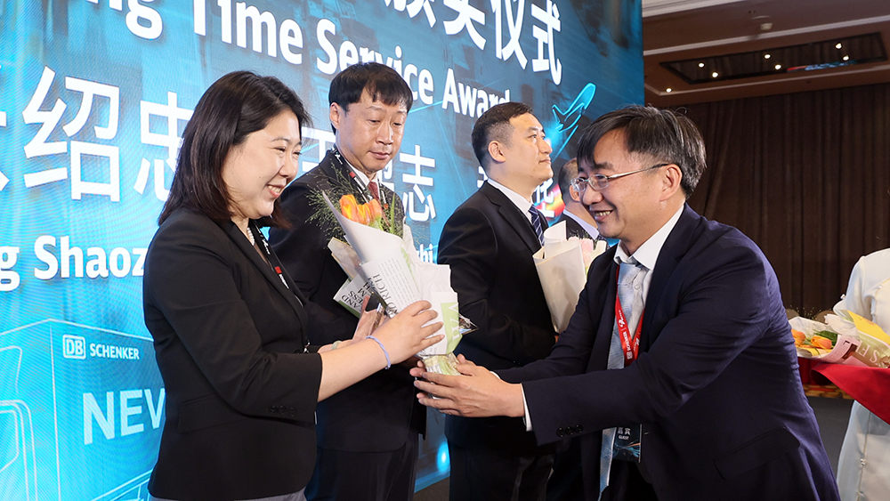 ManBetX(万博体育)APP官网|英超狼队和水晶宫全球赞助同伴