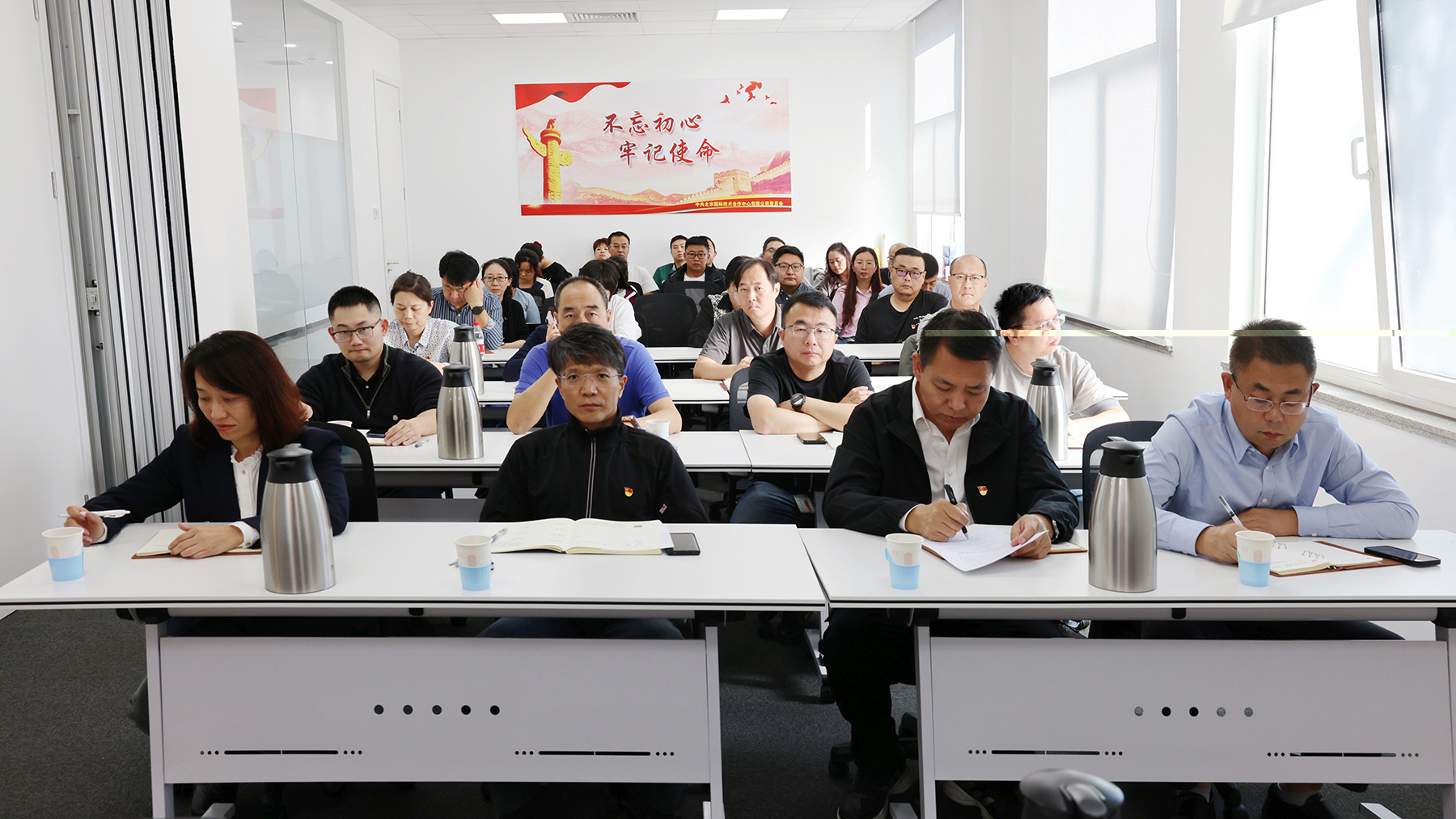 ManBetX(万博体育)APP官网|英超狼队和水晶宫全球赞助同伴