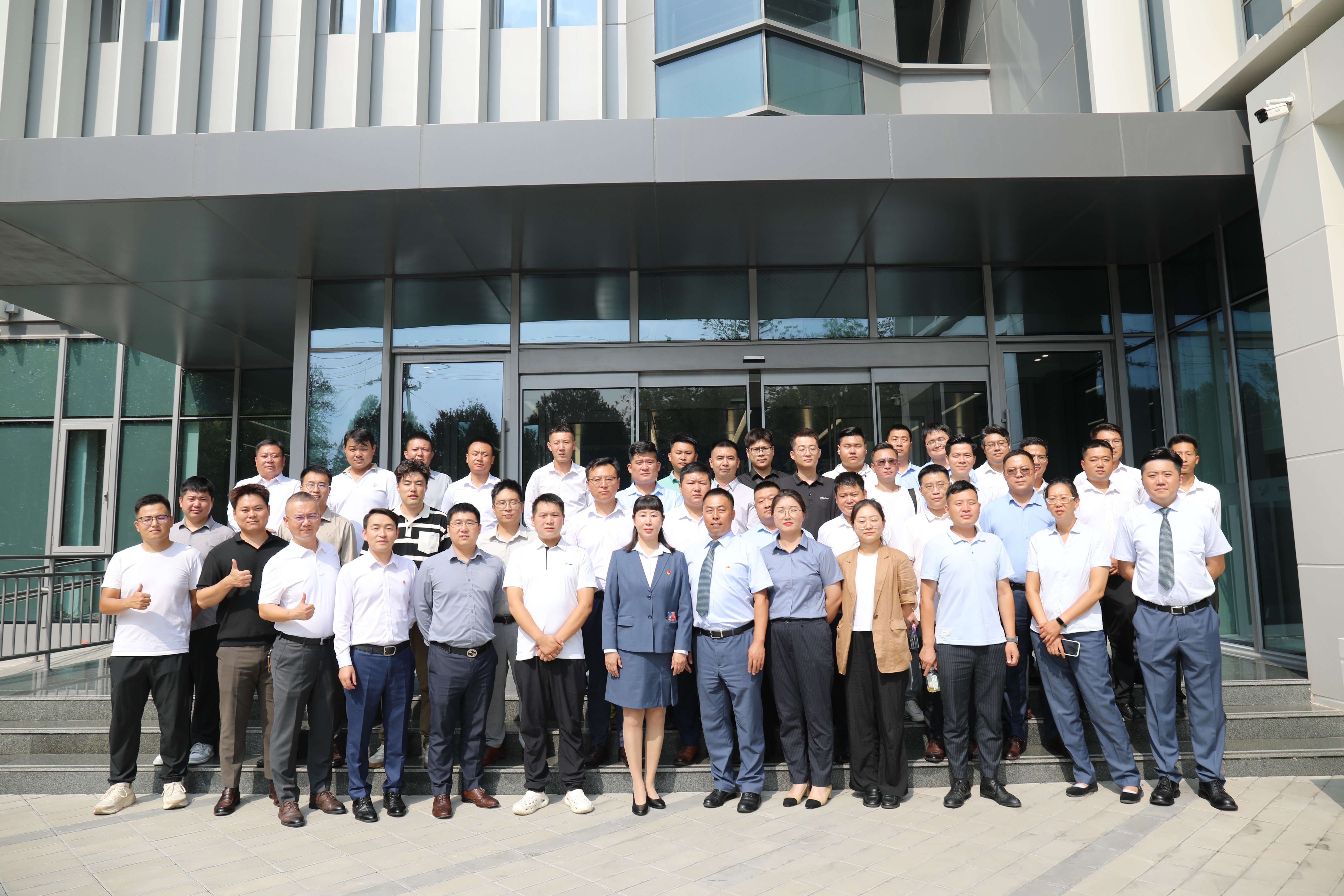 ManBetX(万博体育)APP官网|英超狼队和水晶宫全球赞助同伴